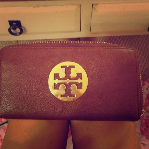 Brown leather Tory burch wallet
