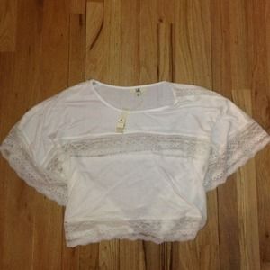 White lace casual crop tee