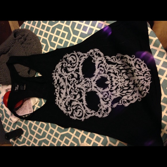 Skull tank, super cute 💀