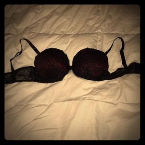 Black and red lace push-up bra never worn no tags