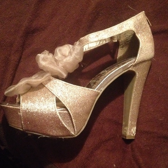 Heels - Picture 2 of 2