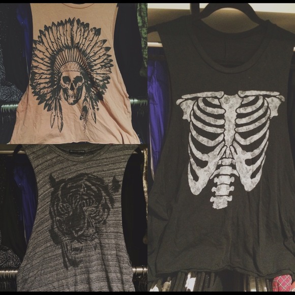 🌀31🌀Brandy Melville Graphic Tanks