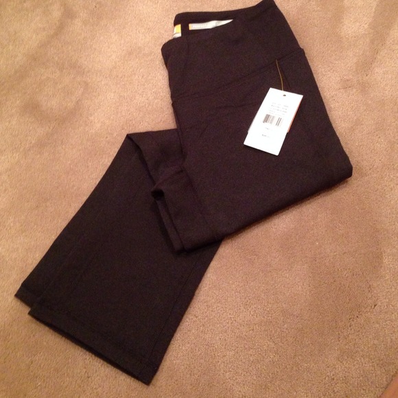 Lucy Perfect Core Capri Leggings