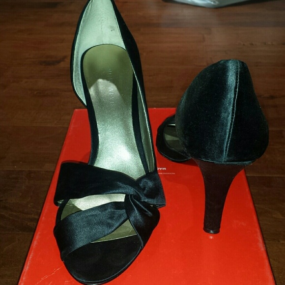 Blank satin shoes.