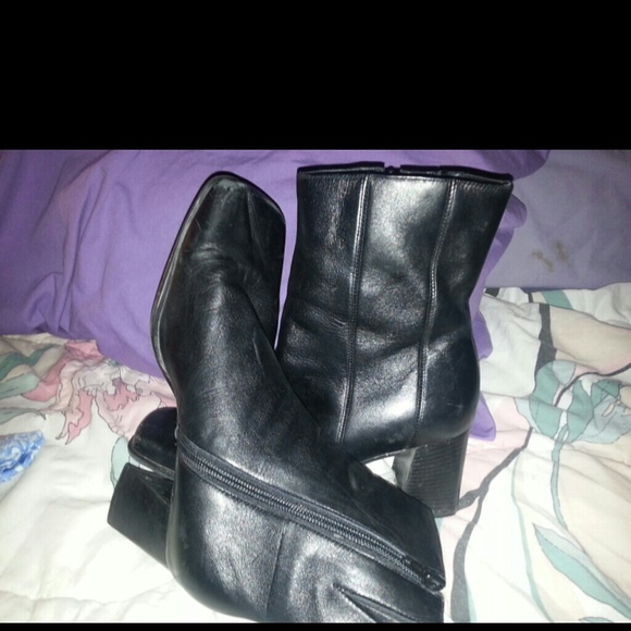 Boots - Picture 2 of 3