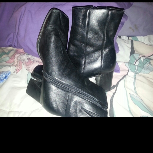 Boots - Picture 3 of 3