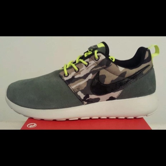 Army green rosherun Nike