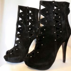 Sexy sz 8 Cut-Out Stiletto Booties