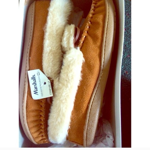 Brand New Minnetonka Fur Moccasins 🔴WITH SENSOR🔴