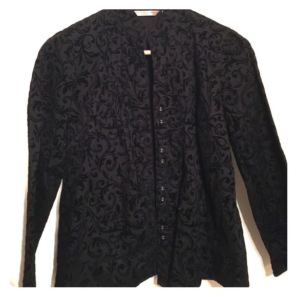 Black top with velvety print!