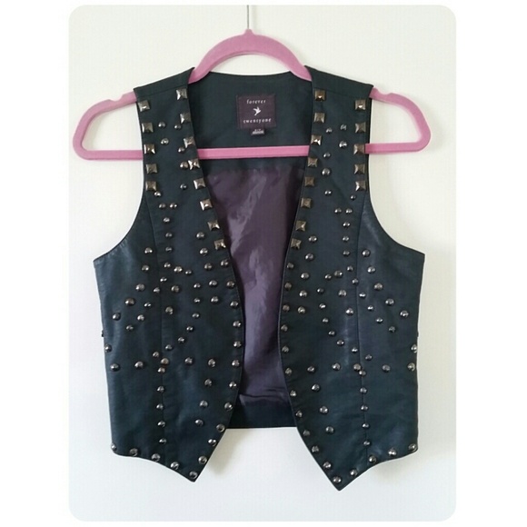 Stud vest