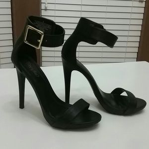 Mossimo black ankle strap heel