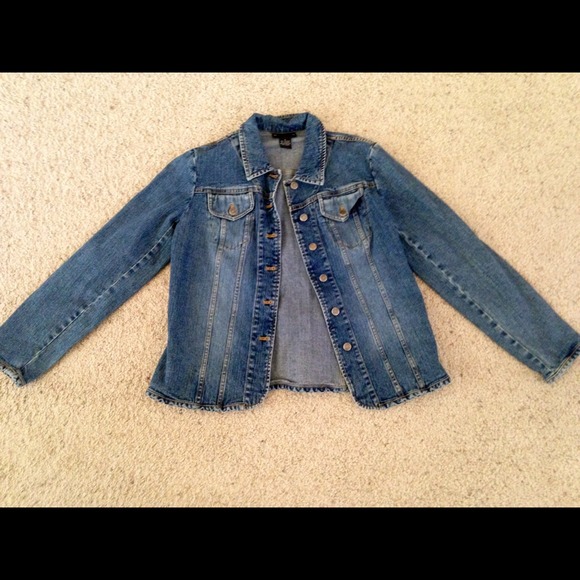 Jean Jacket 💖 - Picture 2 of 4