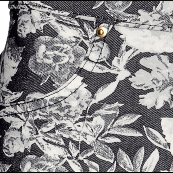 ❌SOLD in Bundle. Floral Superstretch Treggings❌ - Picture 4 of 4