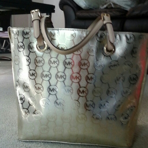 Michael kors nwot.gold color.