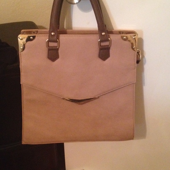 Large tan bag with detachable shoulder strap