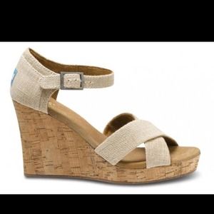 ⛔️Sold ⛔️TOMS wedges size 9.5