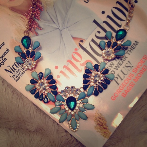 ⚡️Eye Candy Los Angeles Statement Necklace