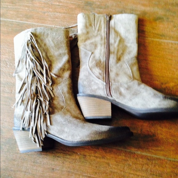 Leather Cowgirl short boots with Fringe in sides!!