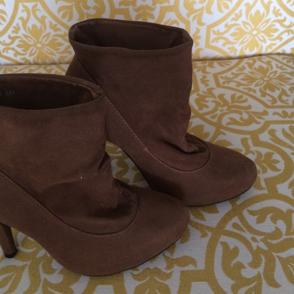 Cool high heels booties - Picture 3 of 4