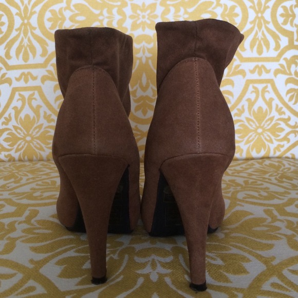 Cool high heels booties - Picture 4 of 4