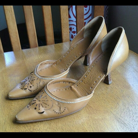 Ferragamo Tan Kitten Heels 7.5