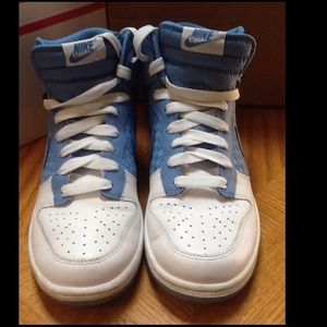 Used - Nike 8.5 Mens Sneakers