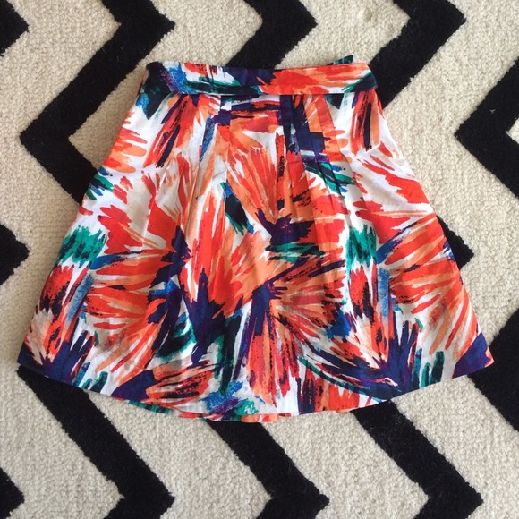 Gorgeous Ann Taylor skirt - Picture 2 of 4