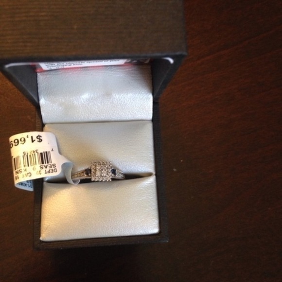 Gorgeous diamond ring - Picture 2 of 3