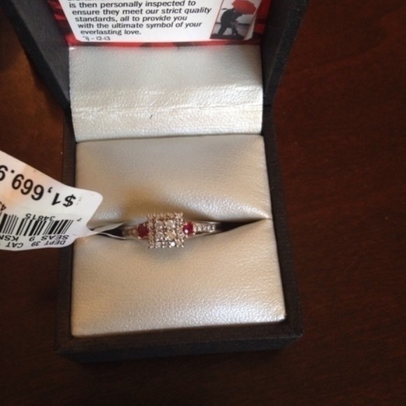 Gorgeous diamond ring - Picture 2 of 3