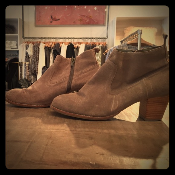 Dolce Vita Tan Suede Booties!