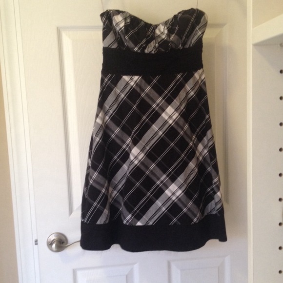 Black and white strapless short dress - Picture 1 of 2