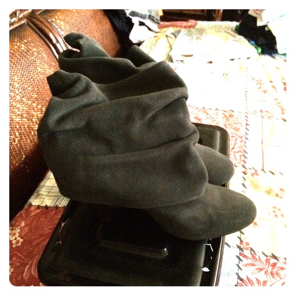 Dk Grey suede Booties
