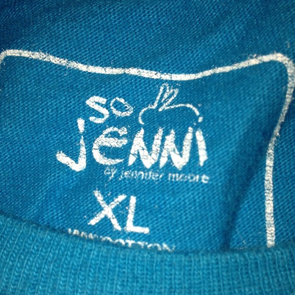 Very pretty blue t-shirt w/ design - Picture 2 of 3