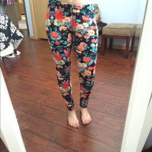 Floral pattered leggings!