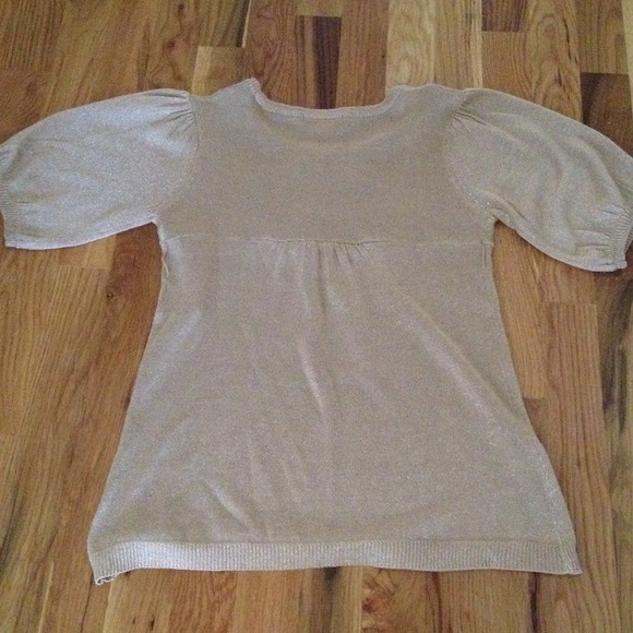 Very elegant and pretty gold top - Picture 3 of 3