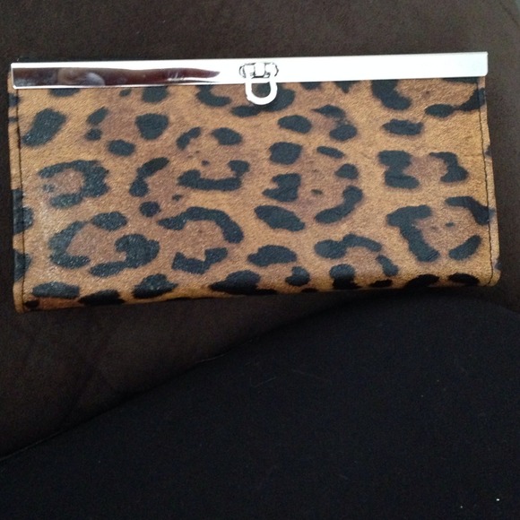 Cheetah print wallet. Apt.9 brand. Used once.