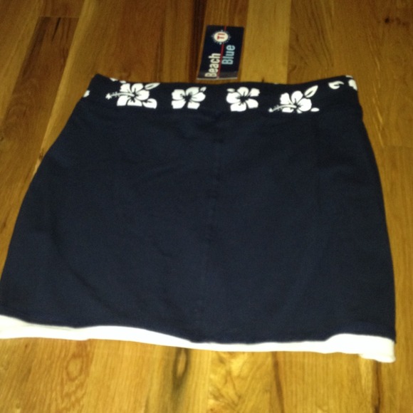 BRAND NEW W/ TAGS Aruba skirt. - Picture 4 of 4