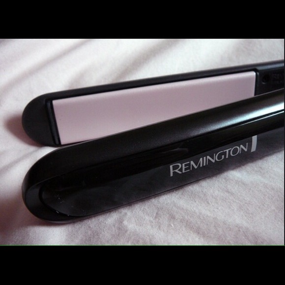 Remington pearl flat iron.
