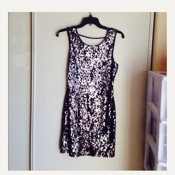 Express - Open back cocktail party sparkling dress - Picture 2 of 3