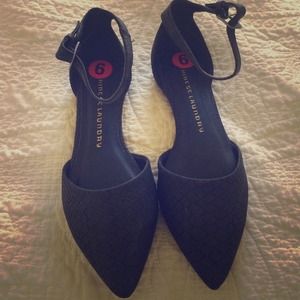 Size 6 Black Almond toe Ankle strap Flats!