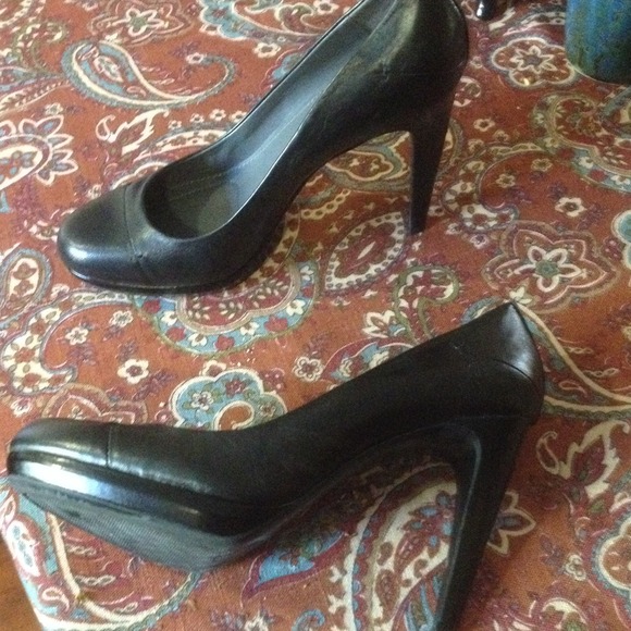 Calvin Klein black leather pumps 11