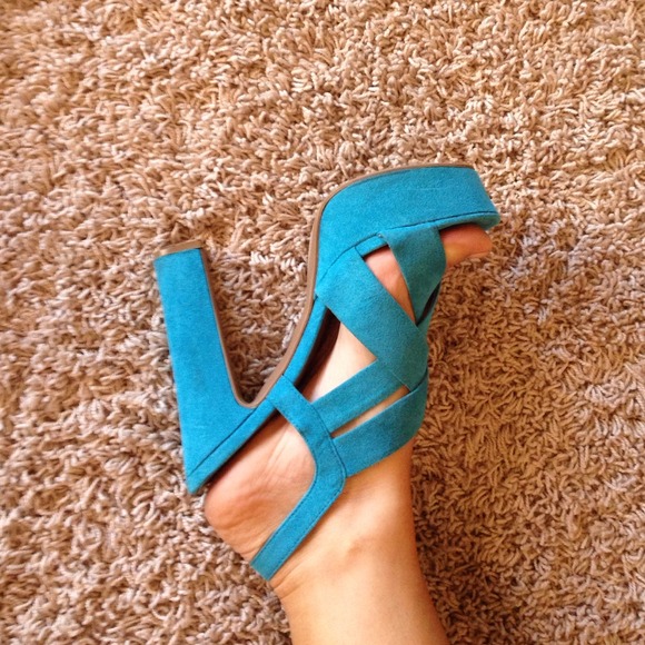Funky blue heels!