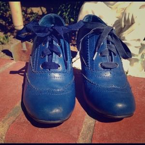 NAVY BLUE MODCLOTH OXFORD HEEL