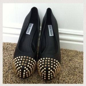 Steve Madden black heels with GOLD studs
