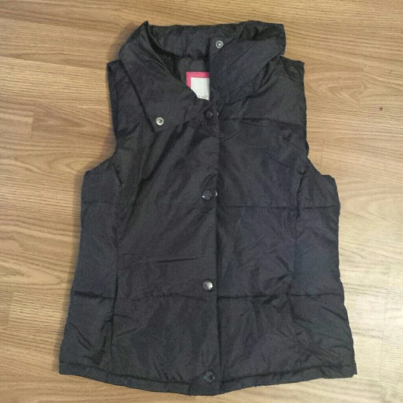 Black puffy sleeveless vest