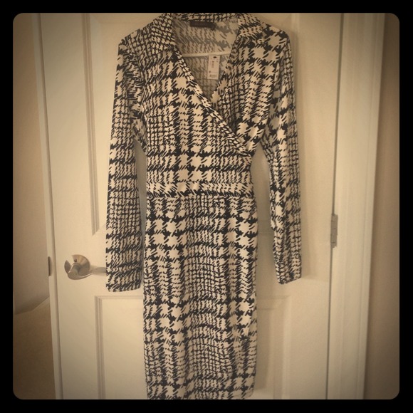 The Limited Dresses & Skirts - Gorgeous wrap dress The Limited BUNDLE PRUCE $50
