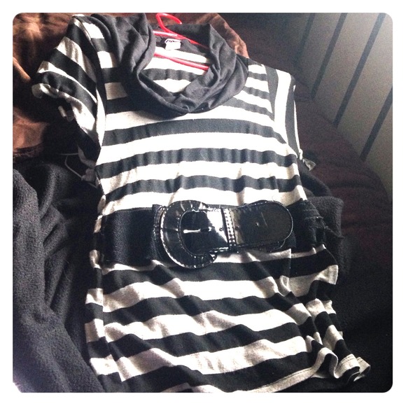 Long shirt striped shirt that has belt and scarf