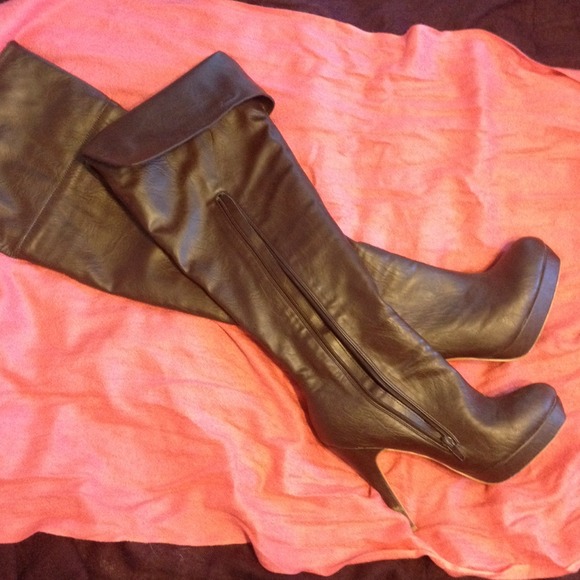 Boots - Brown leather platform boots!