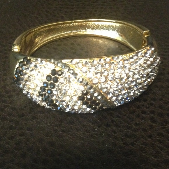 Fashionable Gold Black Crystal Bracelet